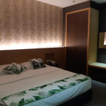Grandeur Hotel And Spa Malacca Exterior photo