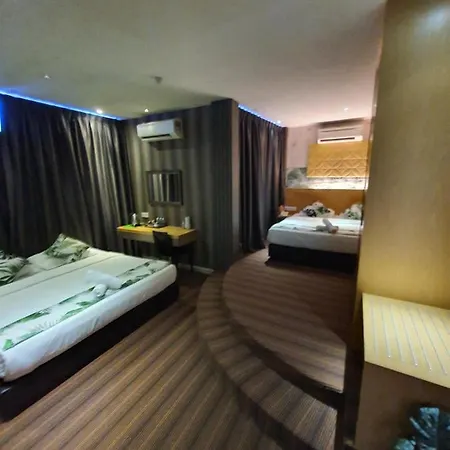 Grandeur Hotel And Spa Malacca Exterior photo