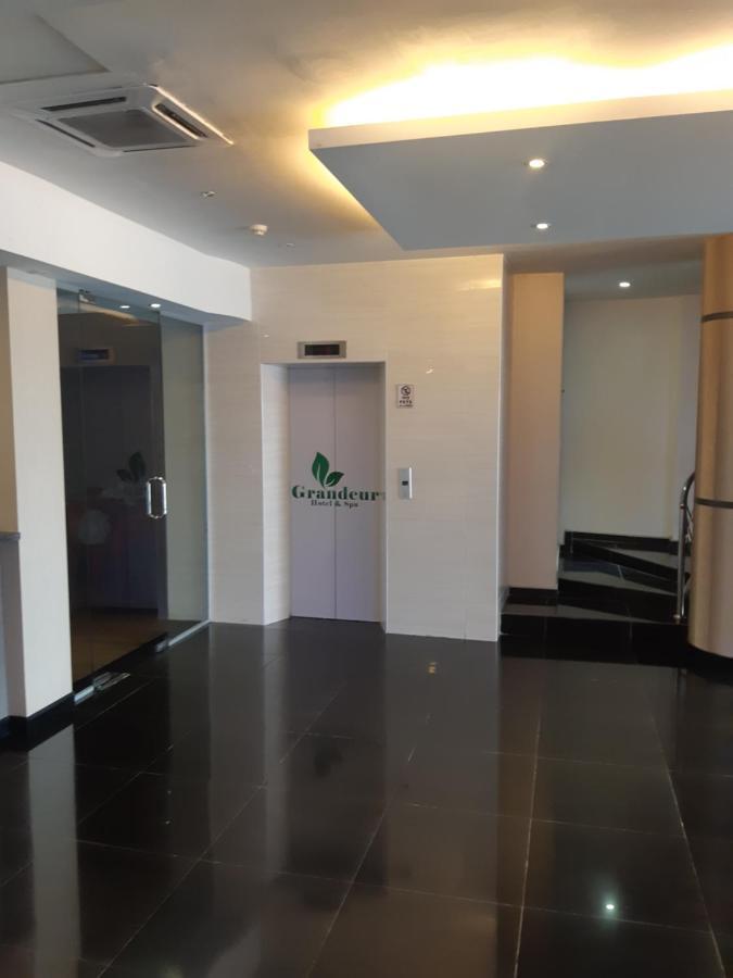 Hotel Grandeur And