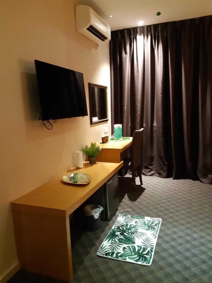 Hotel Grandeur And 3*