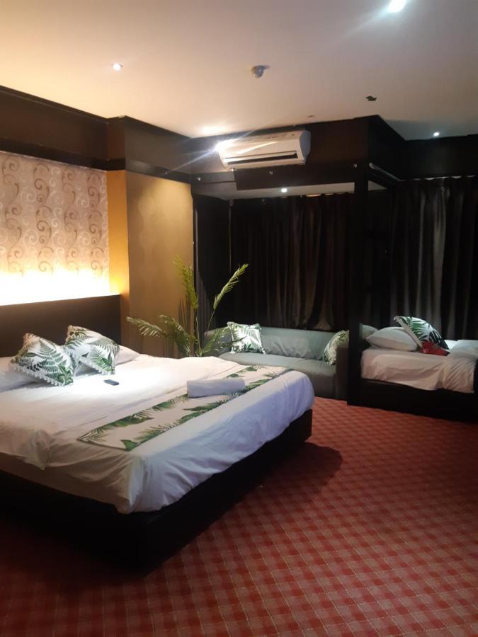 Grandeur And 3*