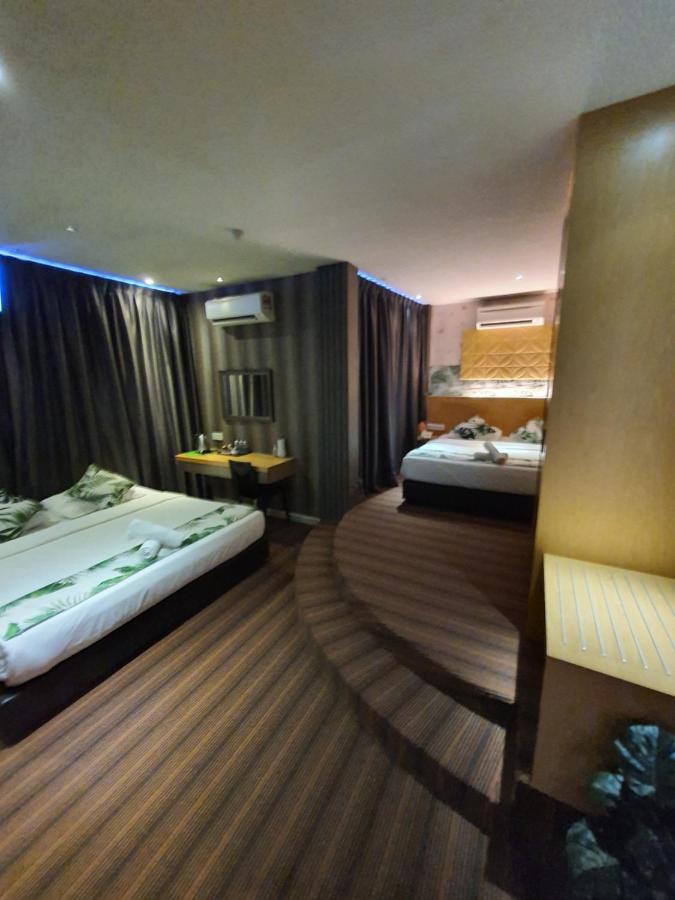 Hotel Grandeur And 3*