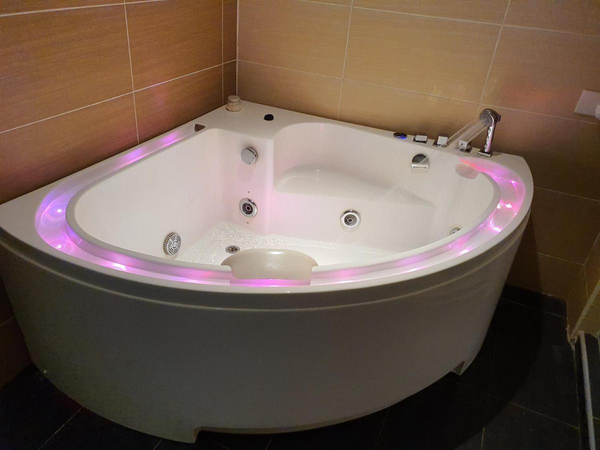 Hotel Grandeur And 3*